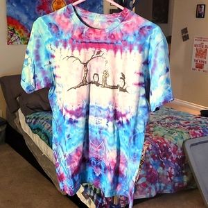 Gently worn a humorous Halloween shirt.